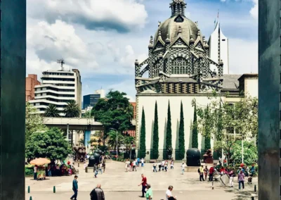 Palacio de la Cultura y Plaza Botero en Medellín durante el City Tour Medellín y Comuna 13