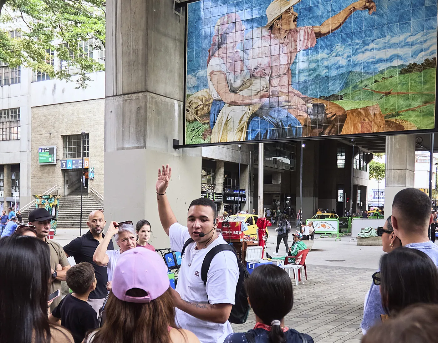 Recorridos grupales en Medellín con guías locales - Colombia en tus Ojos Tours