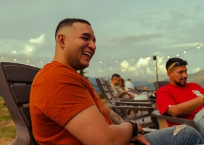 Foto de turista en mirador la palma en recorrido miradores medellín